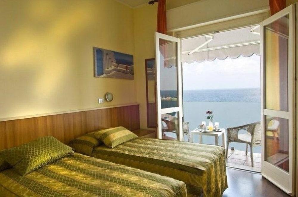 Marina 3*